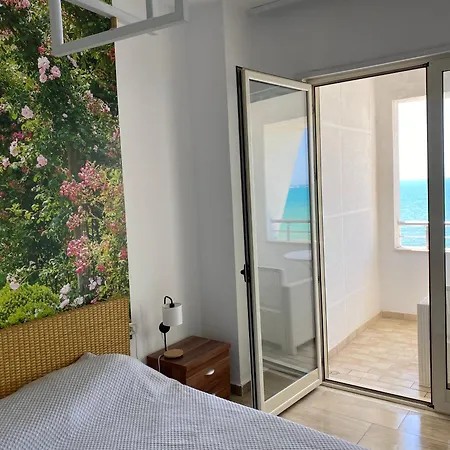 Large On The 5th Floor With A Sea View 502 아파트 Durrës